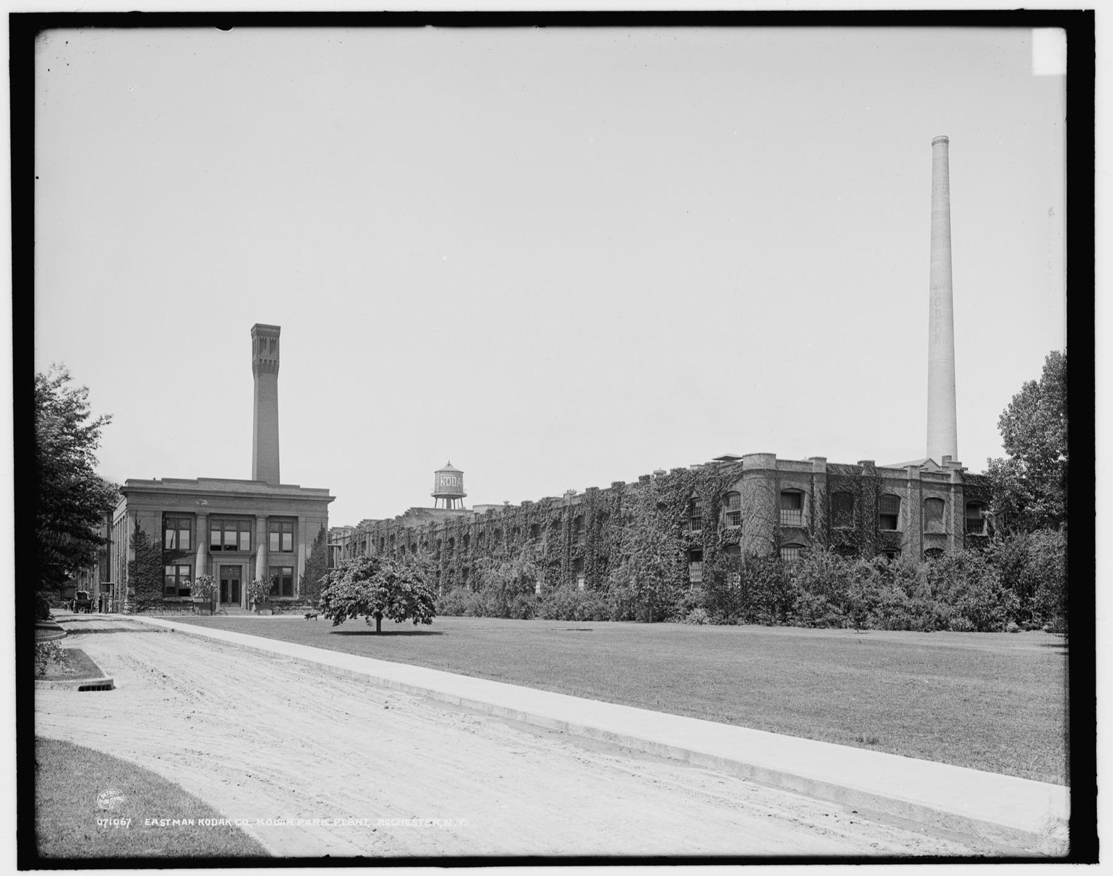 KODAK PARK, ROCHESTER, N.Y., C. 1900-1910. DETROIT PUBLISHING CO., LIBRARY OF CONGRESS. (PUBLIC DOMAIN)