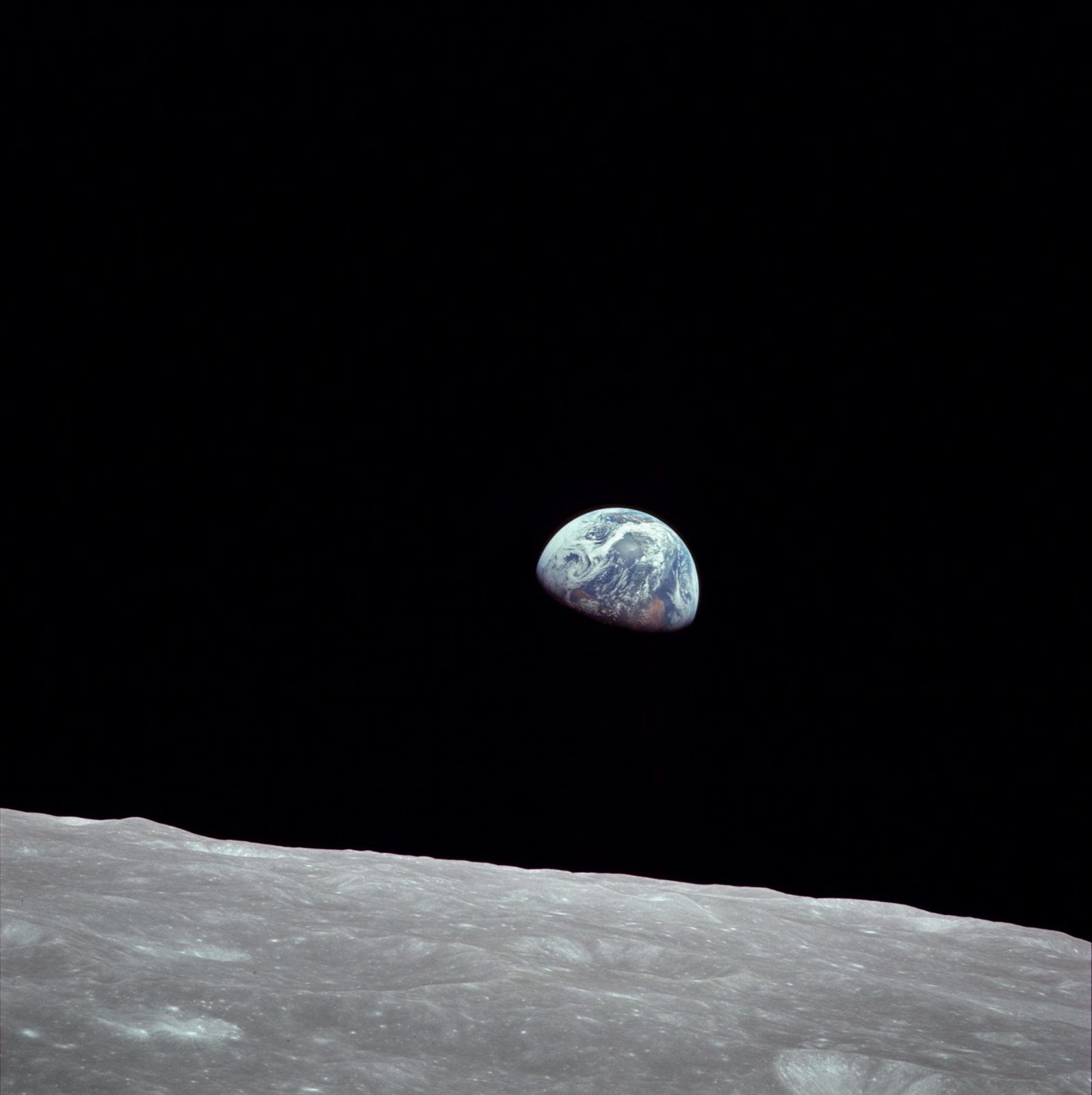 EARTHRISE, PHOTOGRAPHED BY BILL ANDERS ABOARD APOLLO 8, DECEMBER 24, 1968. NASA AS08-14-2383. (PUBLIC DOMAIN)