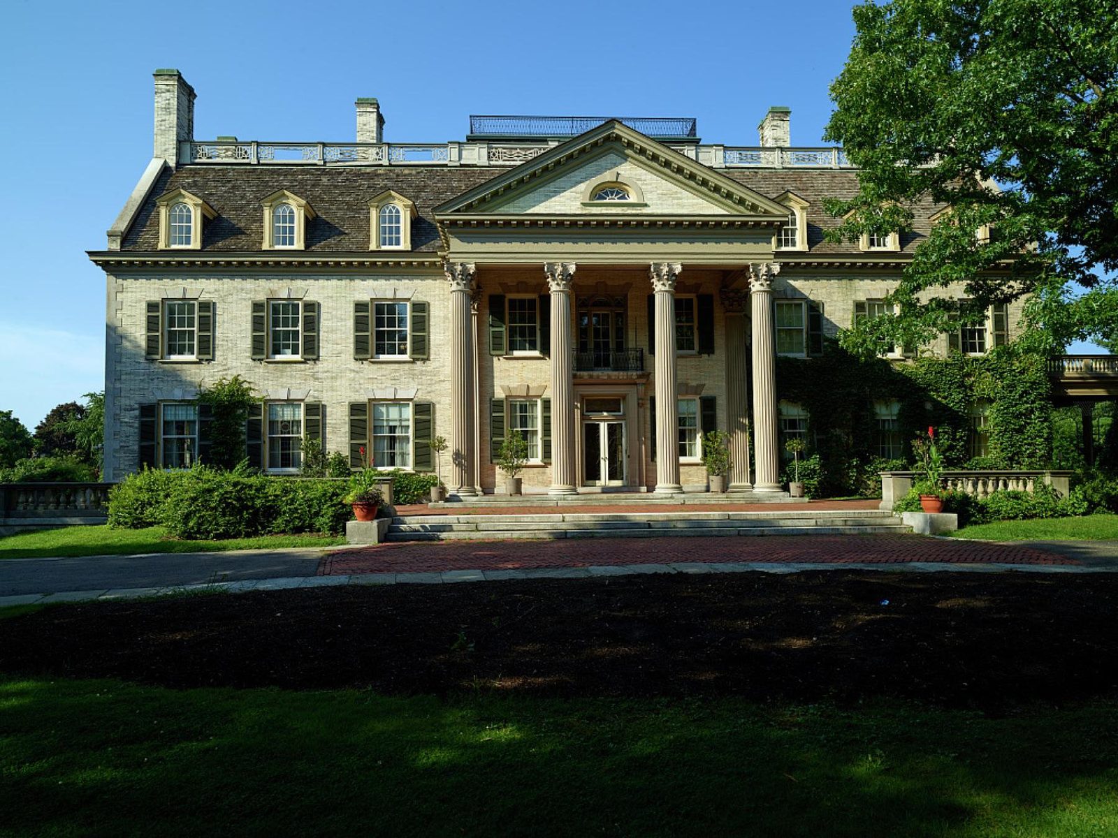 THE GEORGE EASTMAN HOUSE ON EAST AVENUE, ROCHESTER — NOW THE GEORGE EASTMAN MUSEUM. PHOTO: CAROL M. HIGHSMITH. (PUBLIC DOMAIN)